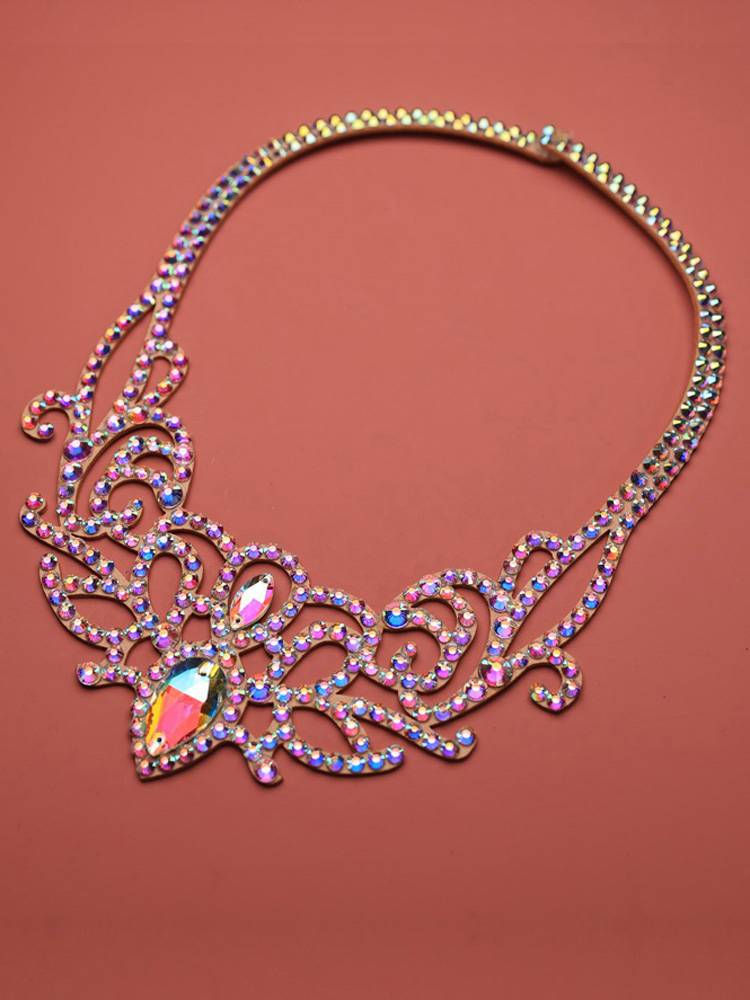 A SINGLE NECKLACE